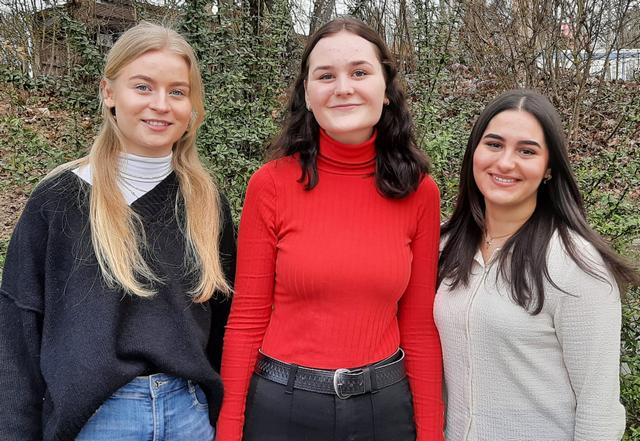 Lea Gringel (L, Bio), Magdalena Bertel (E, Eth) und Sara Gharib (E, Gk). Foto: Edenhofer