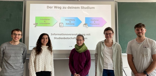 Fünf Studienbotschafter/innen stellen Wege nach dem Abitur vor. Foto: Halmer 