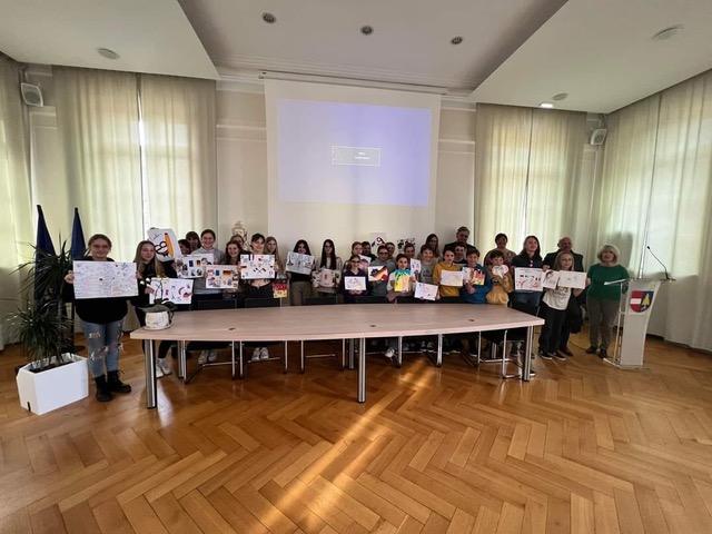 Die deutsche Schülergruppe beim Empfang im Rathaus von Thann. Foto: M. Tschann