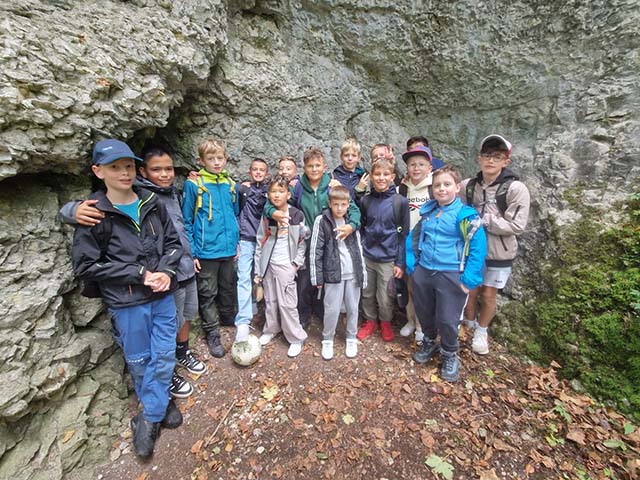 Eine Wandergruppe aus der 6A. Foto: Körkel